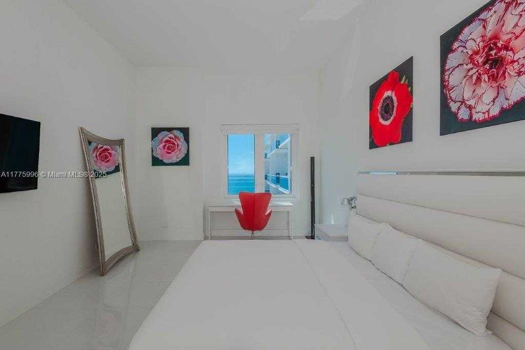 Small Image of 2301 COLLINS AVE #1624, Miami Beach Number 2