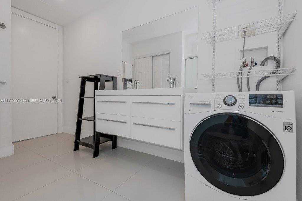 Small Image of 2301 COLLINS AVE #1624, Miami Beach Number 25