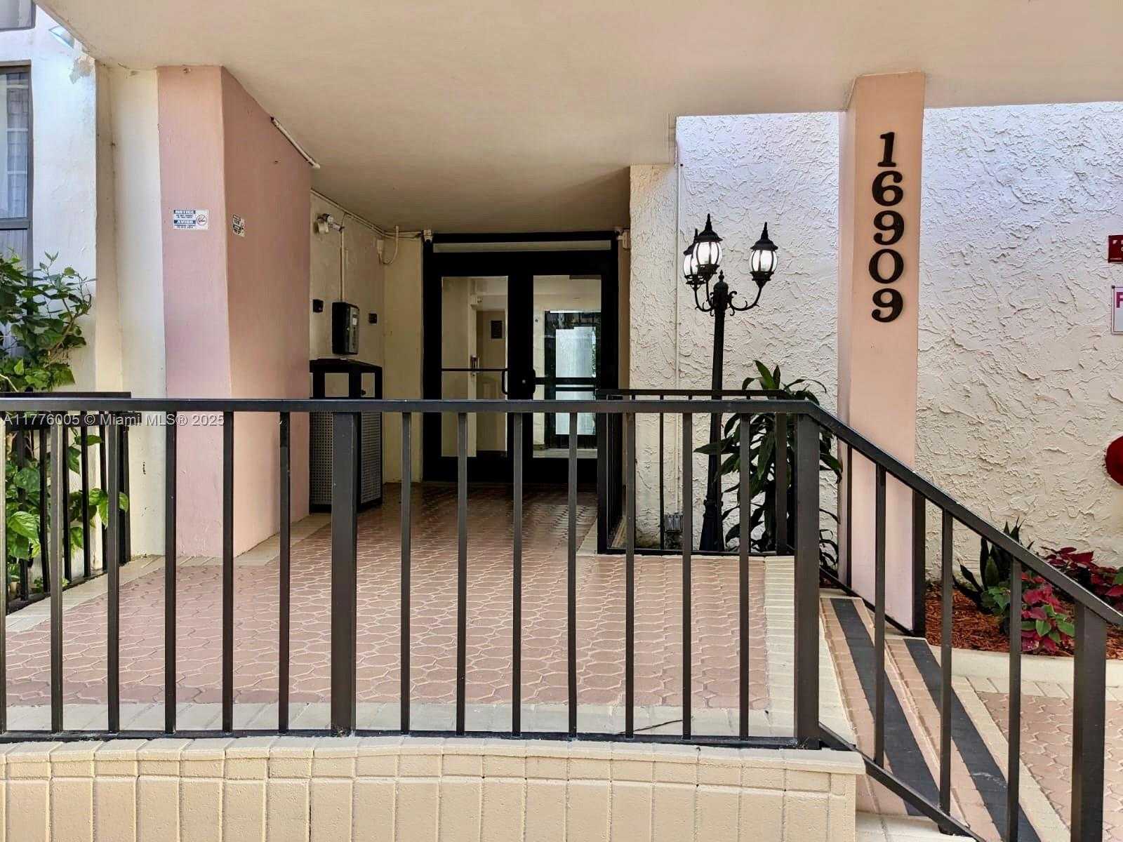 Small Image of 16909 NORTH BAY RD #103, Sunny Isles Beach Number 3