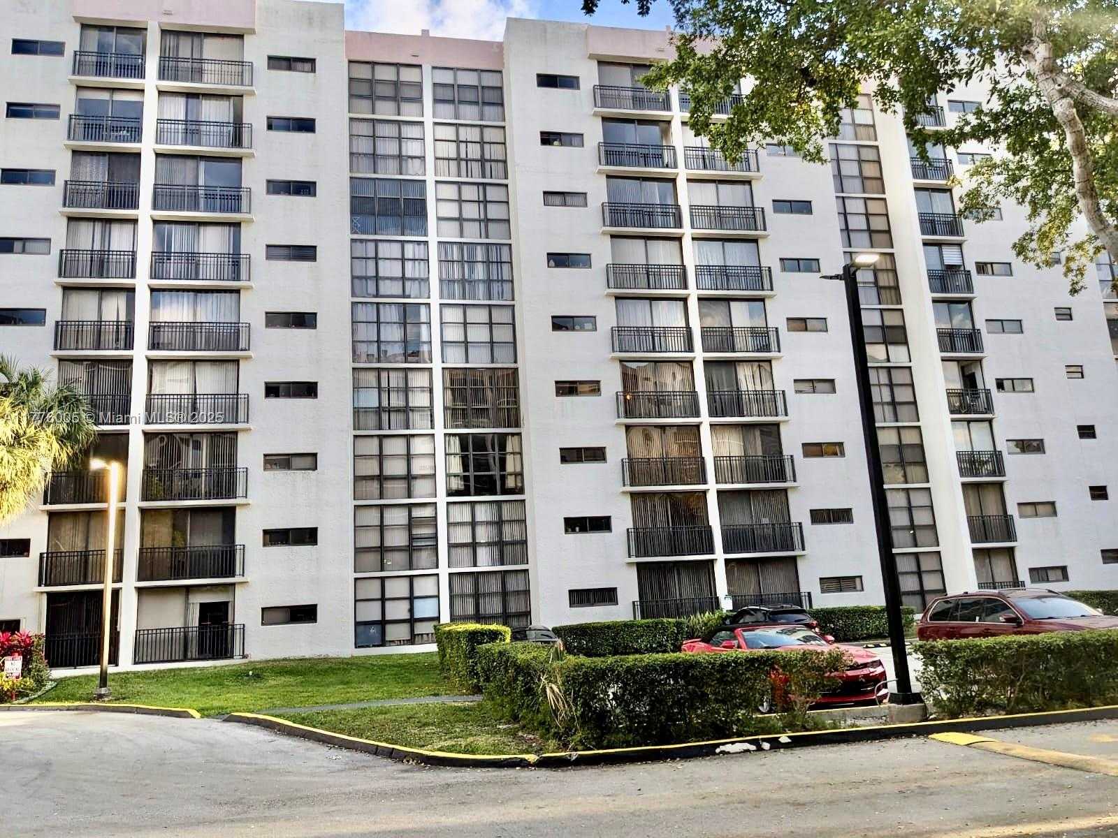 Small Image of 16909 NORTH BAY RD #103, Sunny Isles Beach Number 4