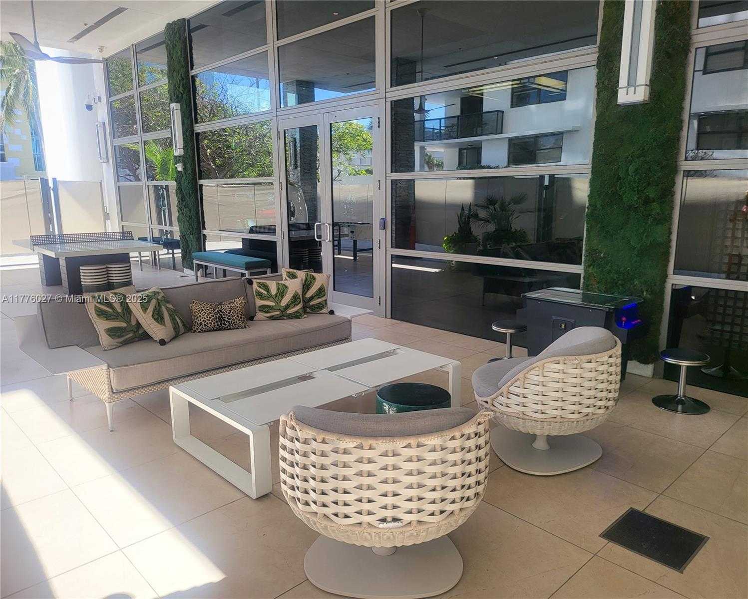 Small Image of 5875 COLLINS AVE #806, Miami Beach Number 14