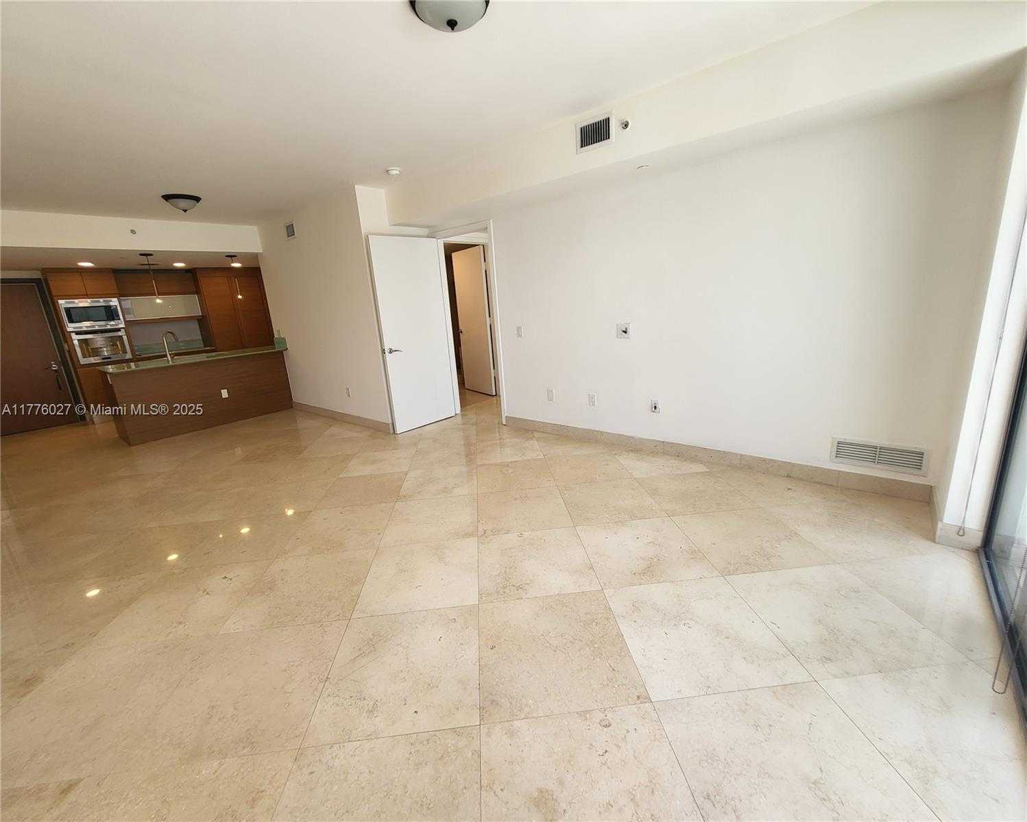 Small Image of 5875 COLLINS AVE #806, Miami Beach Number 4