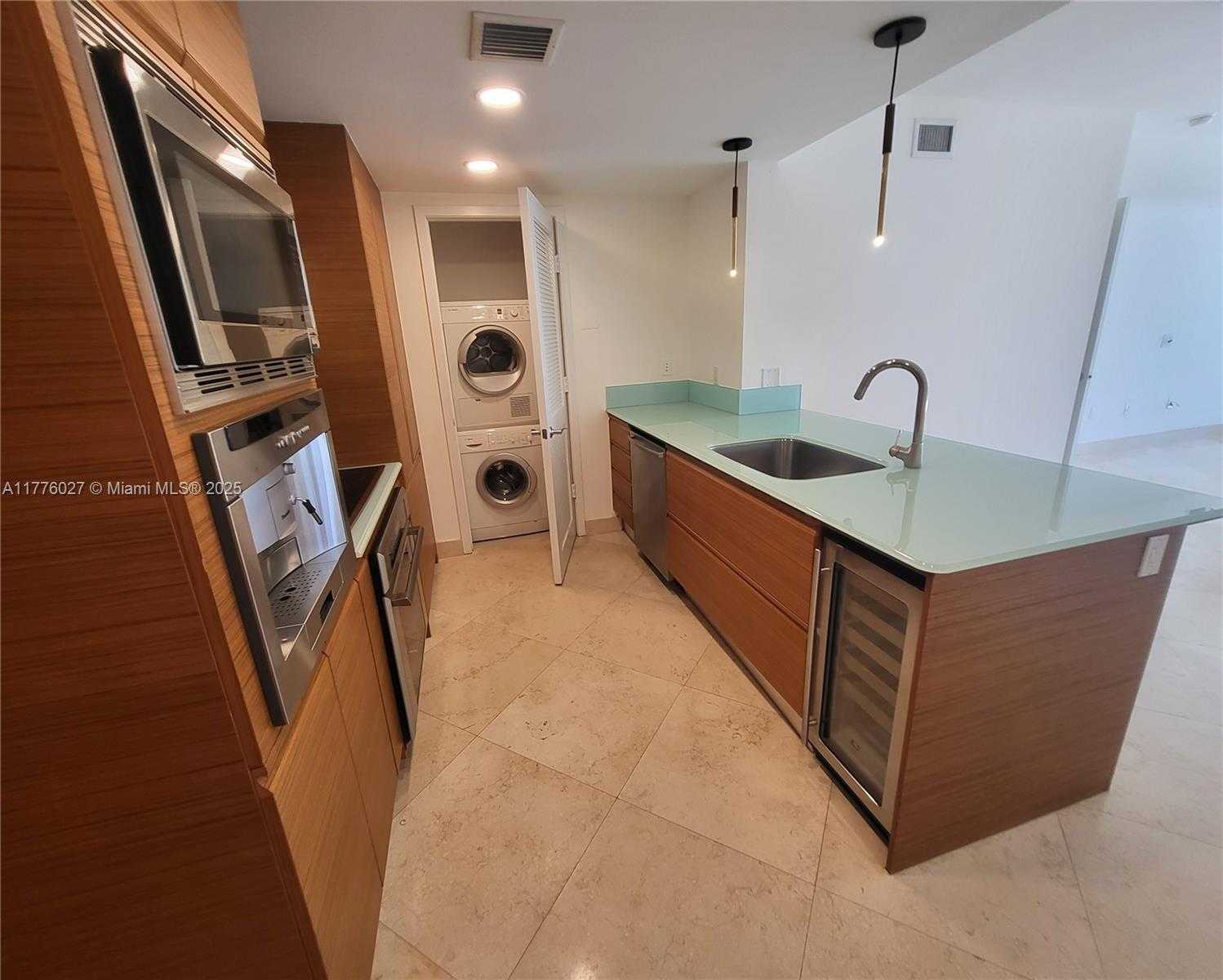 Small Image of 5875 COLLINS AVE #806, Miami Beach Number 5
