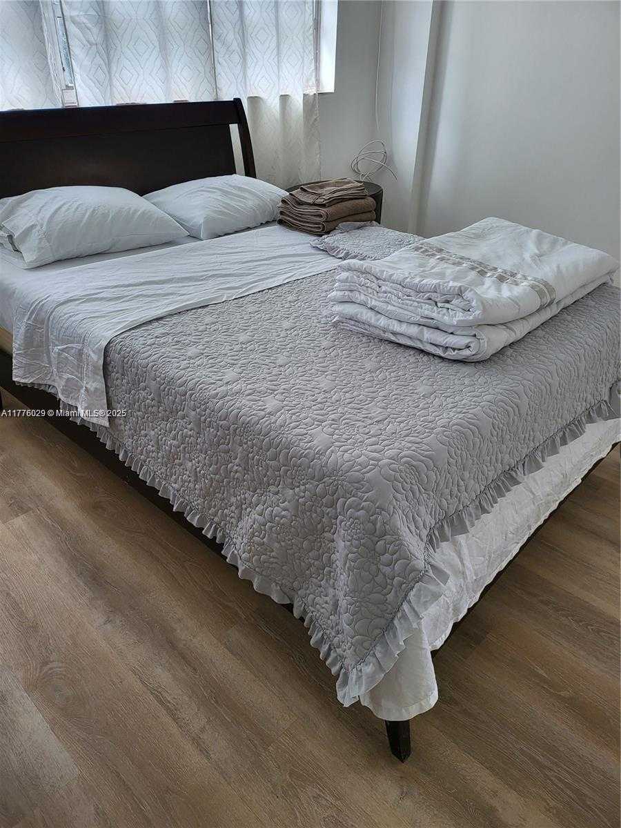 Small Image of 800 WEST #412, Miami Beach Number 11