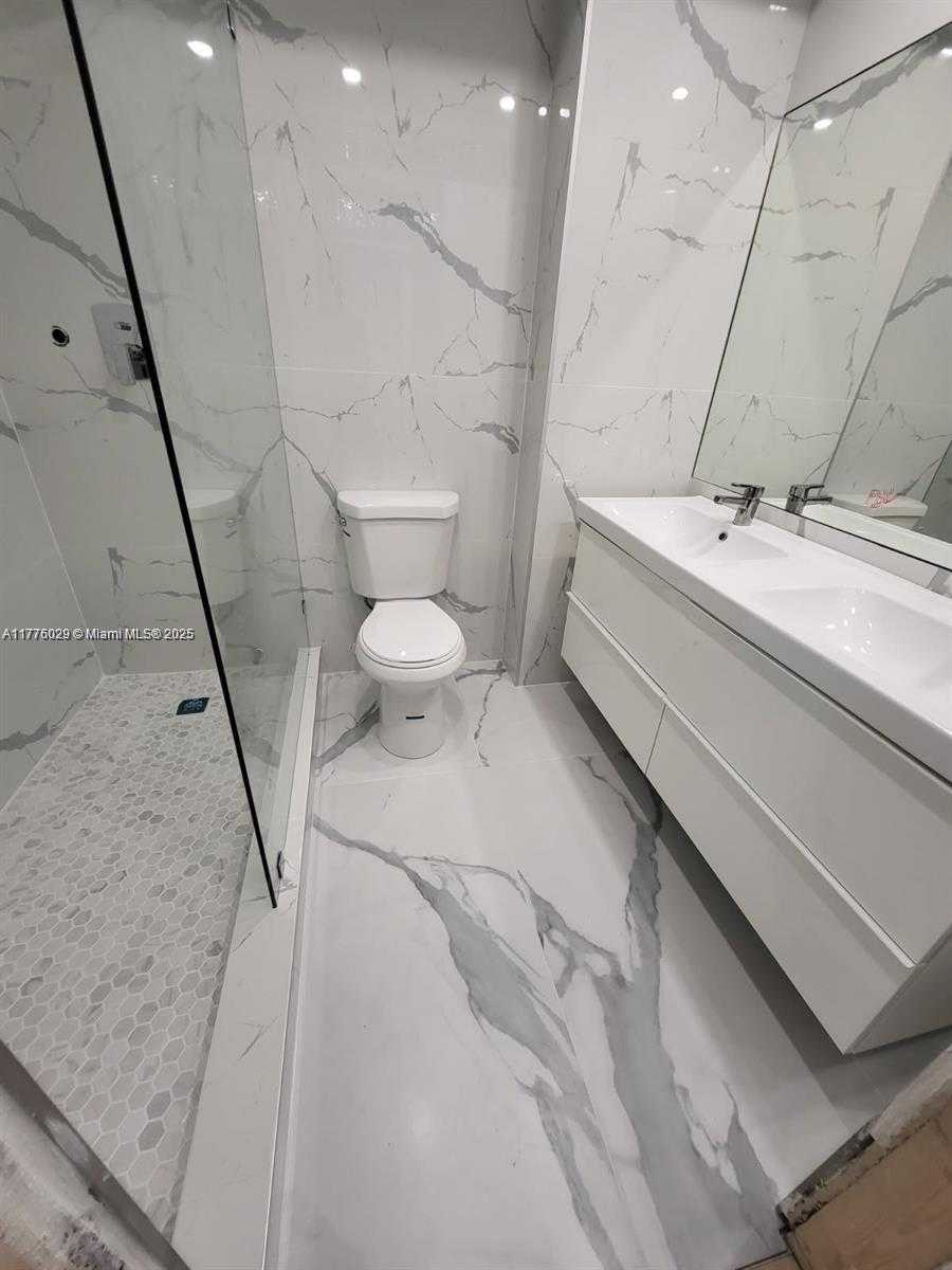 Small Image of 800 WEST #412, Miami Beach Number 12