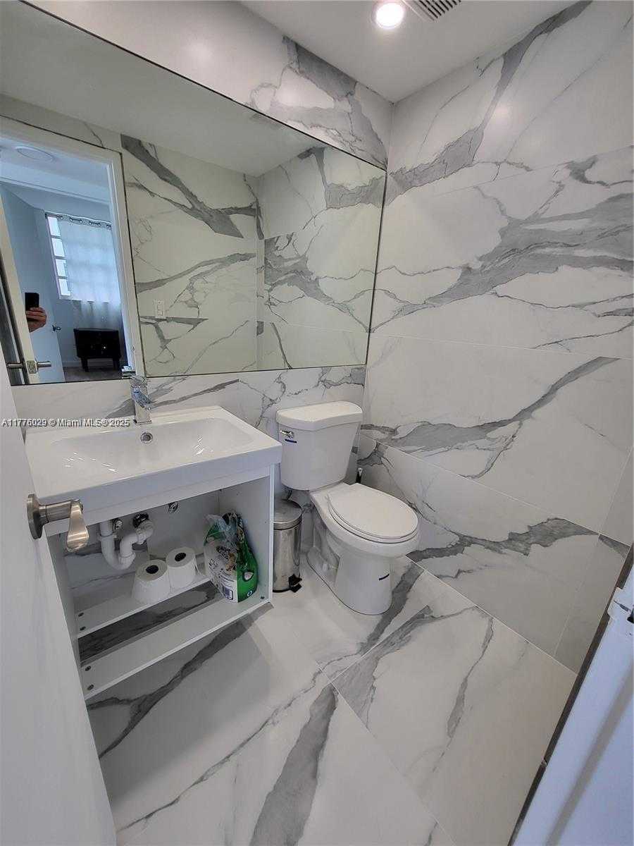 Small Image of 800 WEST #412, Miami Beach Number 13