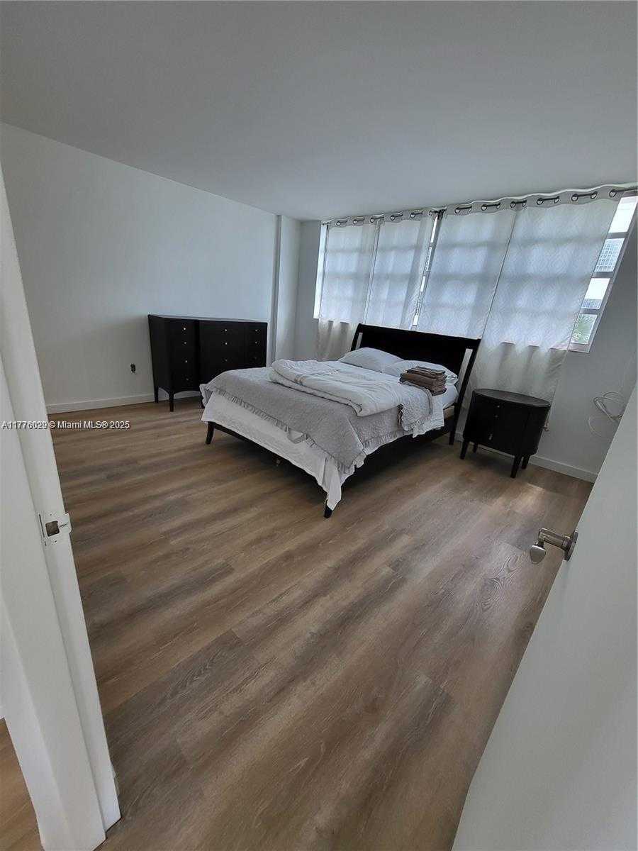 Small Image of 800 WEST #412, Miami Beach Number 15