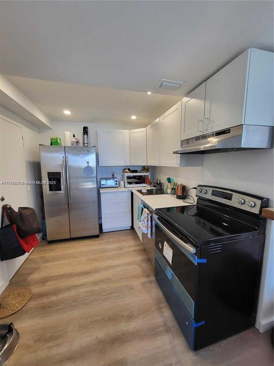 Small Image of 800 WEST #412, Miami Beach Number 9