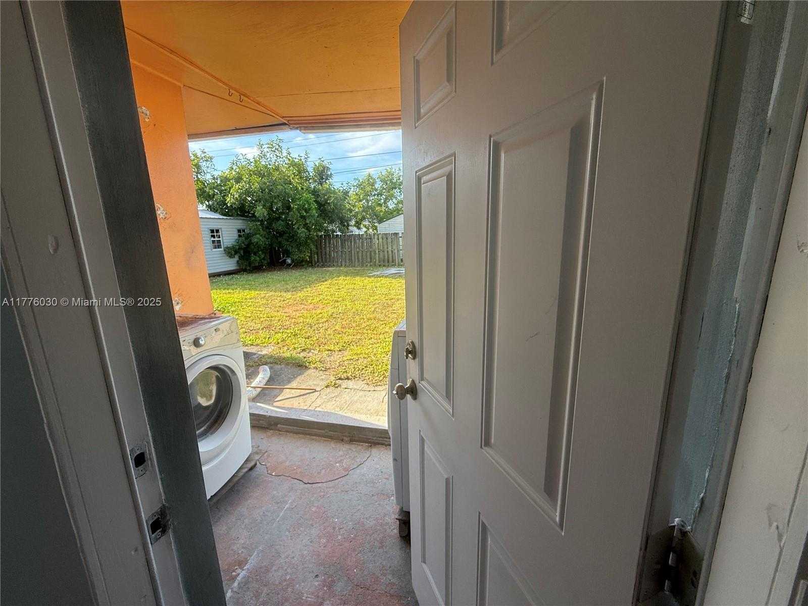 Small Image of 6218 RODMAN ST #1, Hollywood Number 22