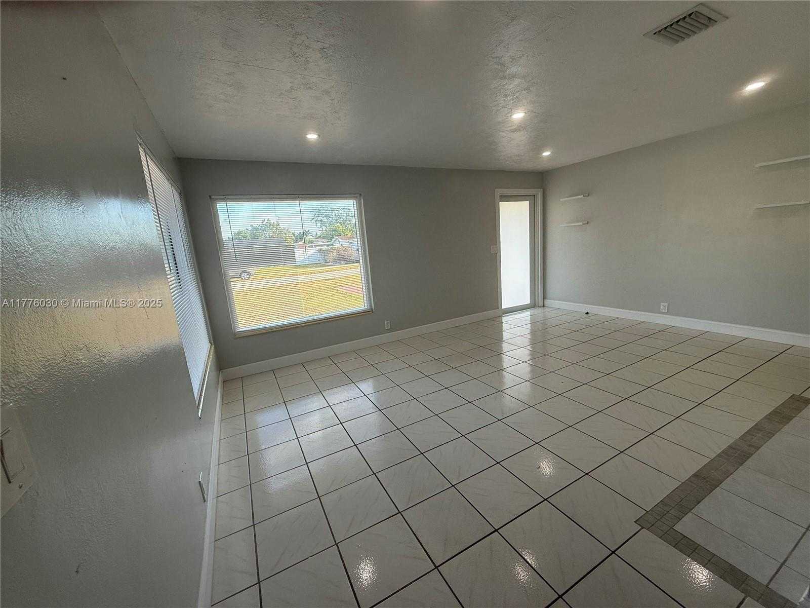 Small Image of 6218 RODMAN ST #1, Hollywood Number 3