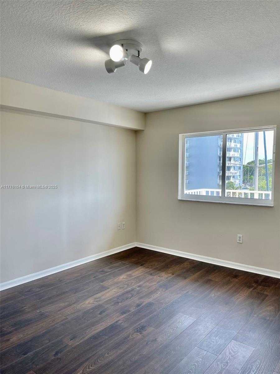 Small Image of 2415 NORTH WEST 16TH STREET RD #514, Miami Number 7