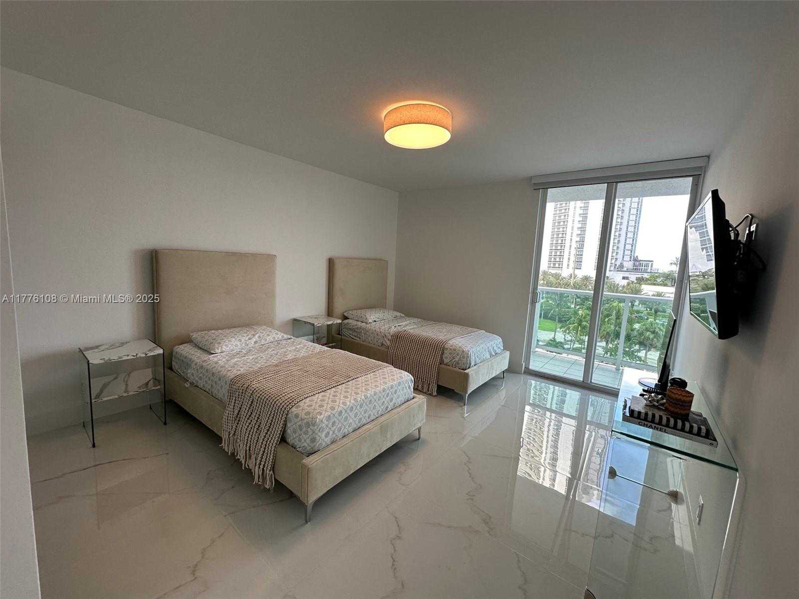 Small Image of 100 BAYVIEW DR #515, Sunny Isles Beach Number 12