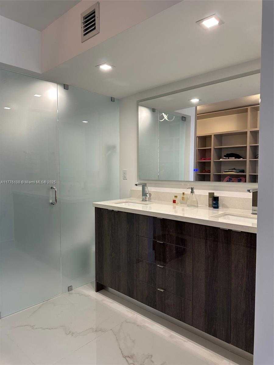 Small Image of 100 BAYVIEW DR #515, Sunny Isles Beach Number 18