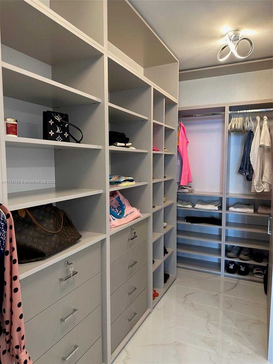 Small Image of 100 BAYVIEW DR #515, Sunny Isles Beach Number 20