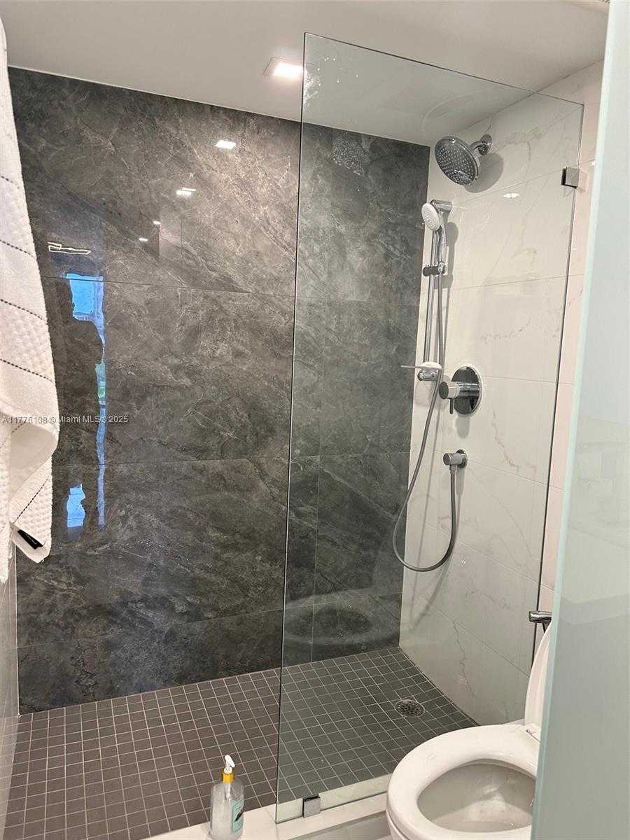 Small Image of 100 BAYVIEW DR #515, Sunny Isles Beach Number 21