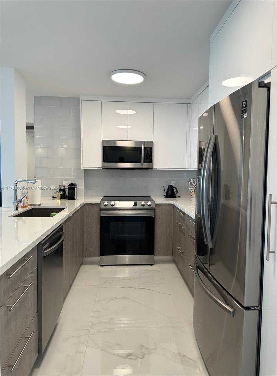 Small Image of 100 BAYVIEW DR #515, Sunny Isles Beach Number 3