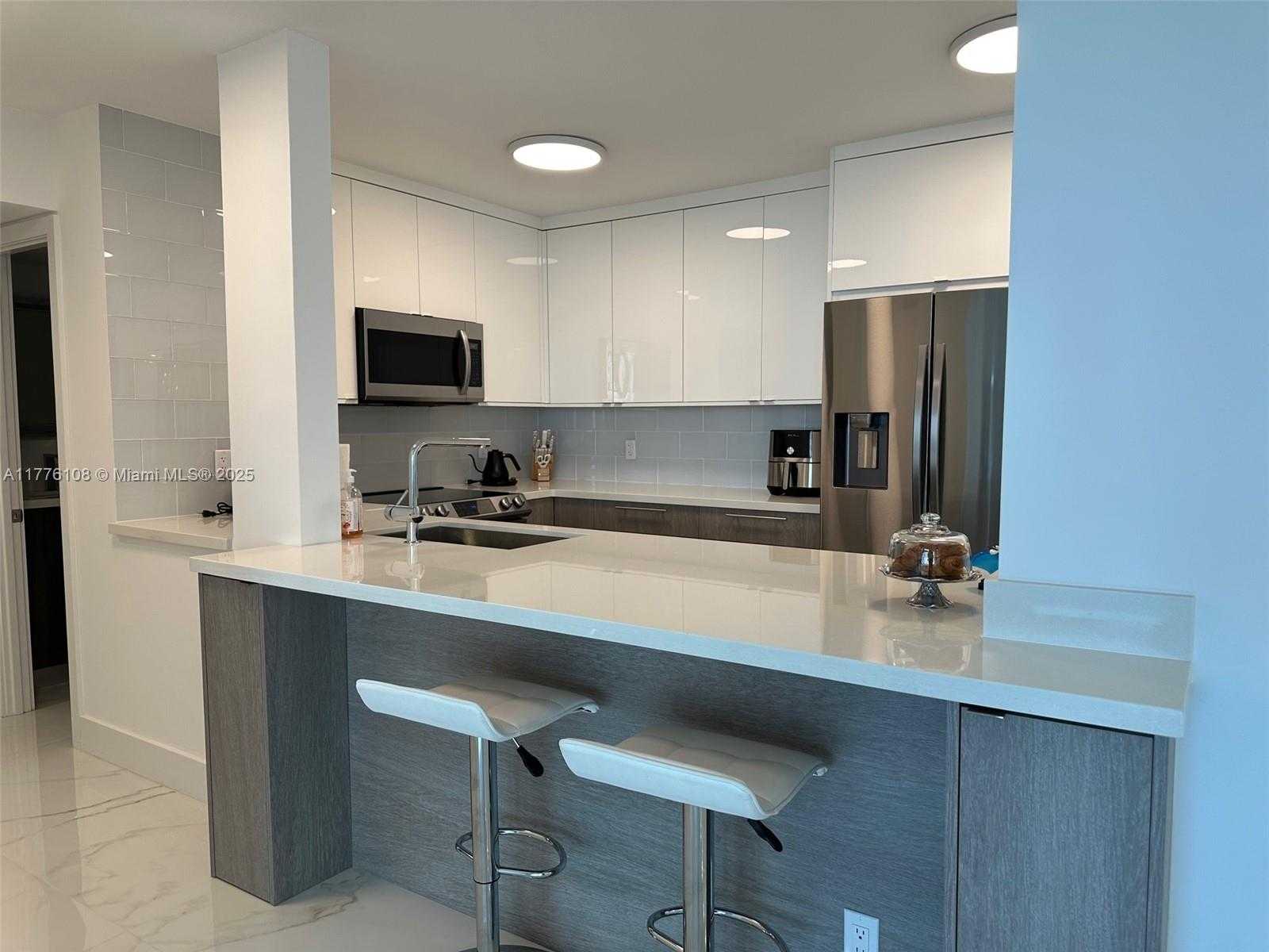 Small Image of 100 BAYVIEW DR #515, Sunny Isles Beach Number 4