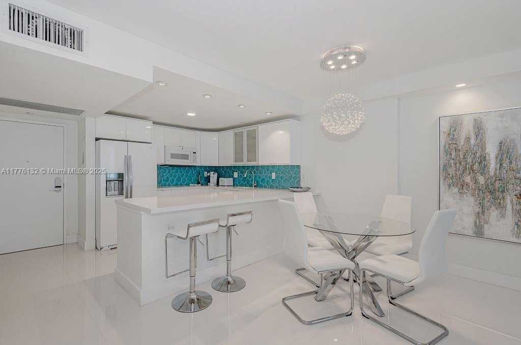 Small Image of 2301 COLLINS AVE #1424, Miami Beach Number 10