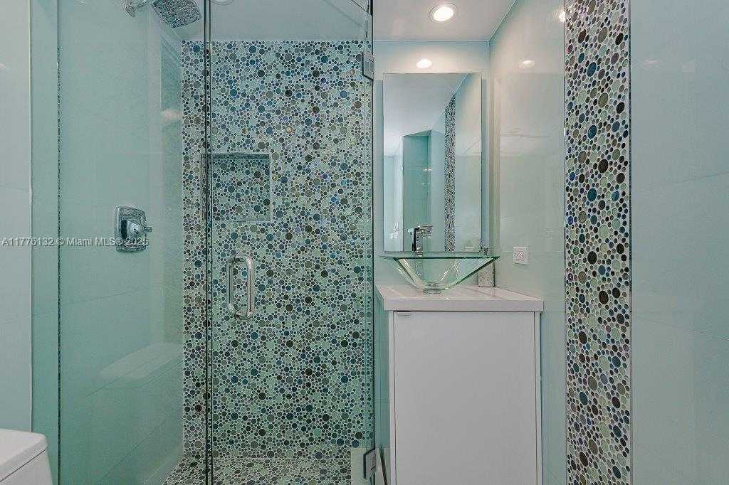 Small Image of 2301 COLLINS AVE #1424, Miami Beach Number 16