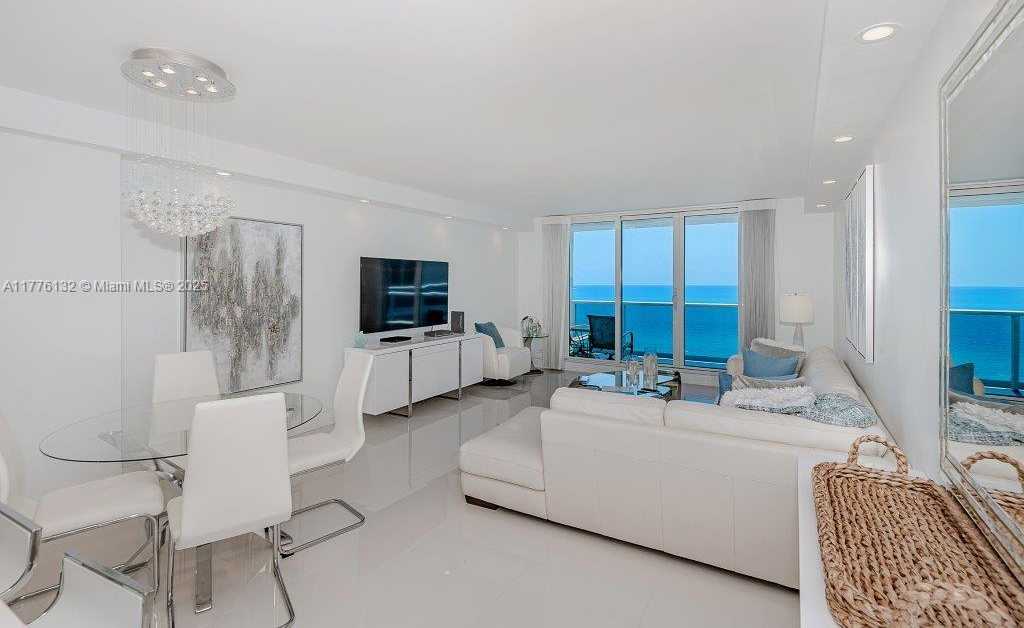 Small Image of 2301 COLLINS AVE #1424, Miami Beach Number 2