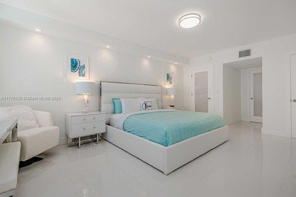 Small Image of 2301 COLLINS AVE #1424, Miami Beach Number 20