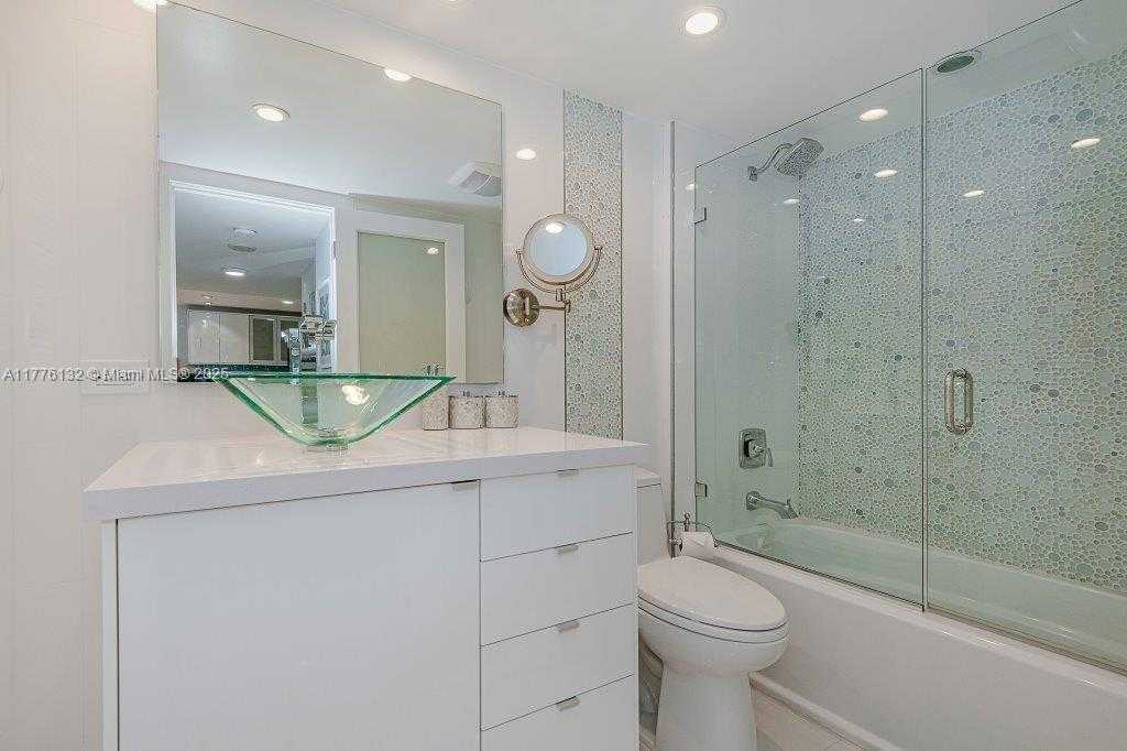 Small Image of 2301 COLLINS AVE #1424, Miami Beach Number 21