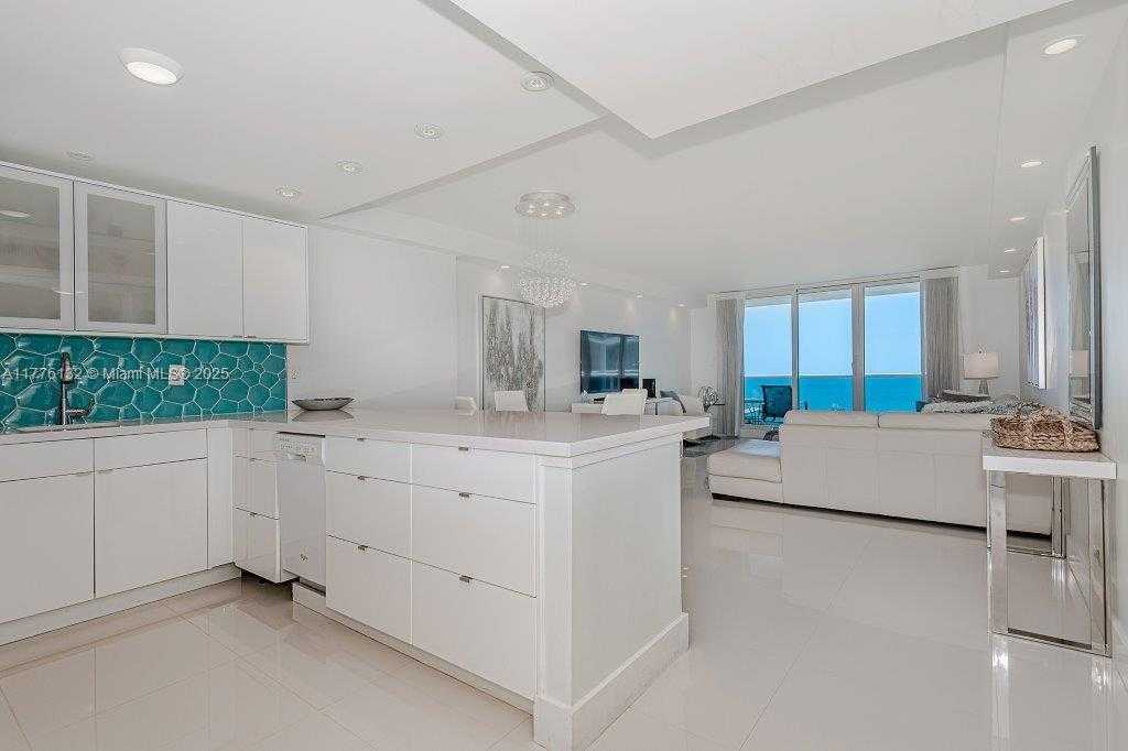 Small Image of 2301 COLLINS AVE #1424, Miami Beach Number 6