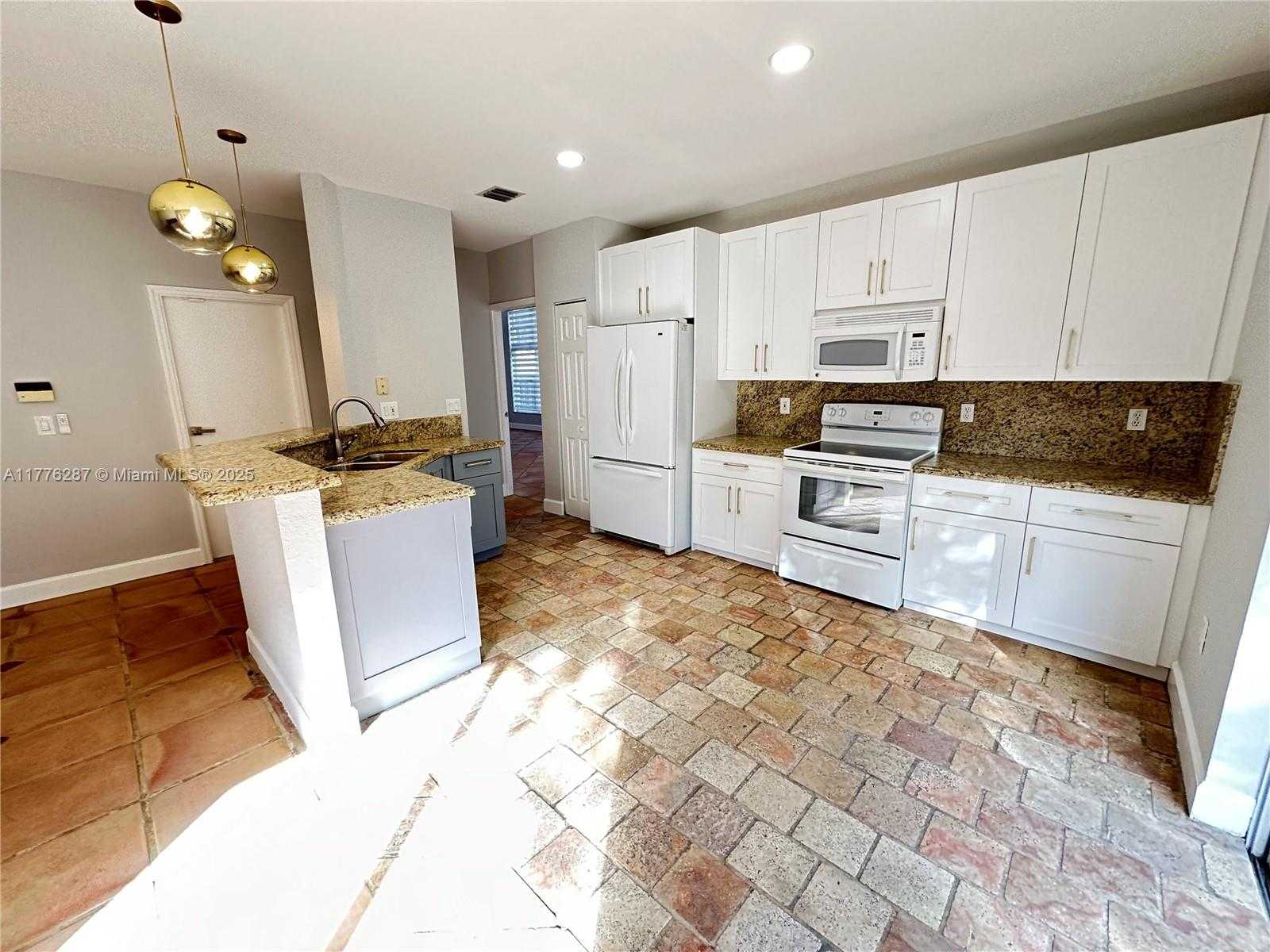 Small Image of 11226 NORTH WEST 59TH TER, Doral Number 11