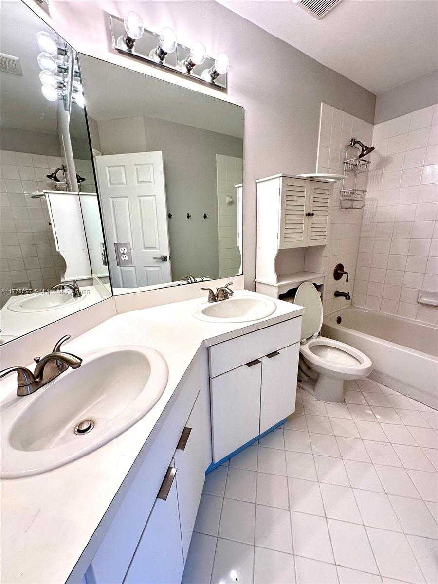 Small Image of 11226 NORTH WEST 59TH TER, Doral Number 15