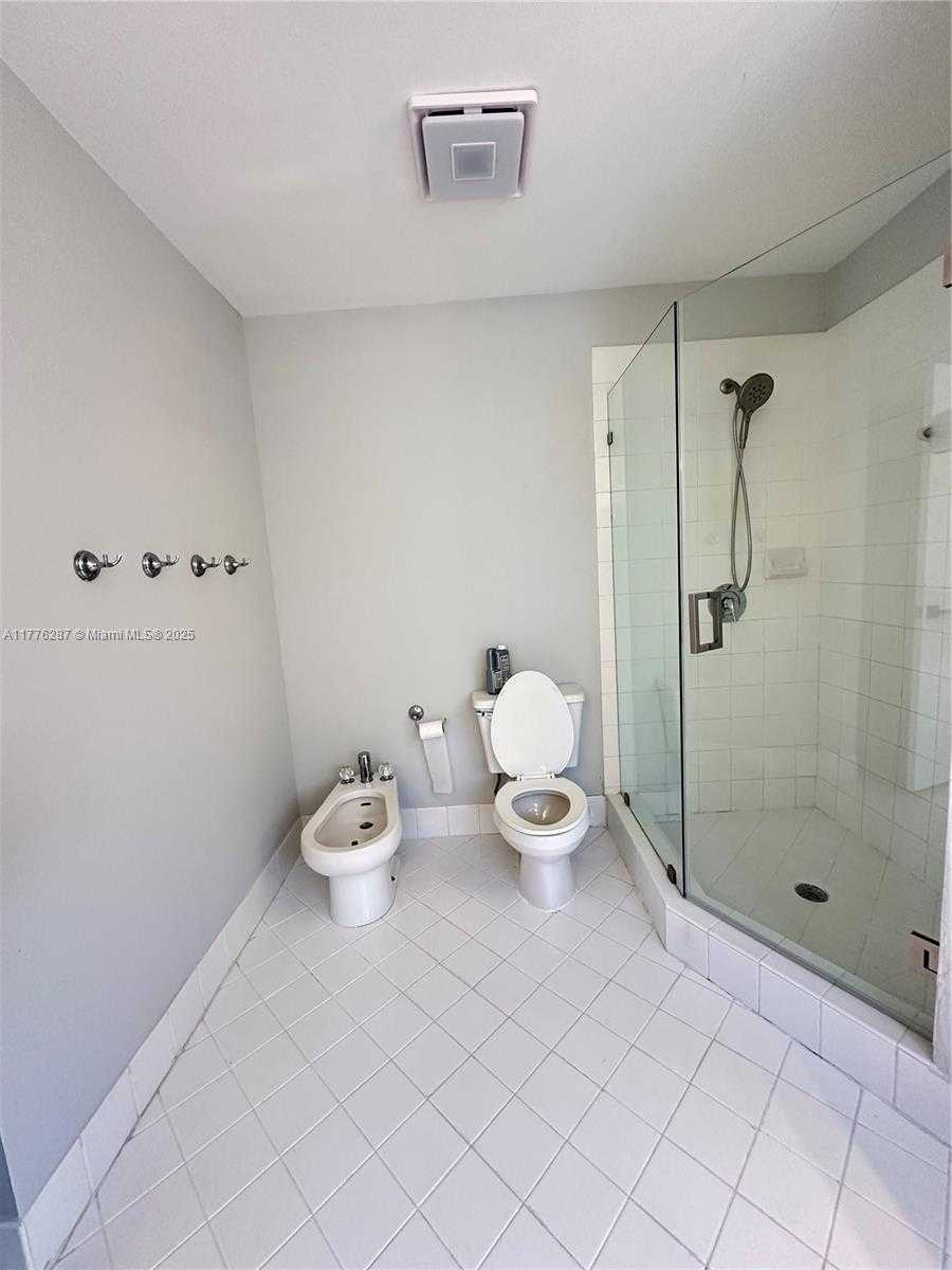 Small Image of 11226 NORTH WEST 59TH TER, Doral Number 23