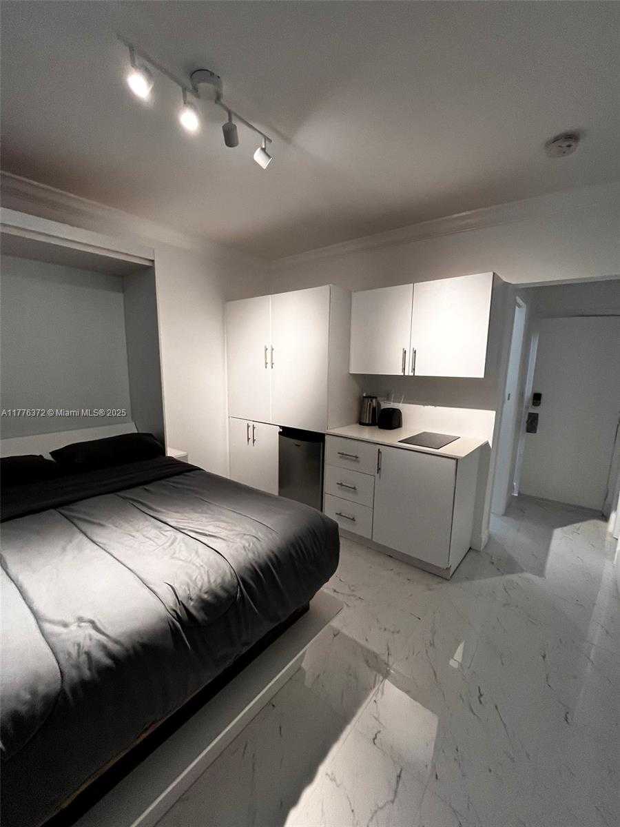 Small Image of 1455 MICHIGAN AVE #15, Miami Beach Number 3