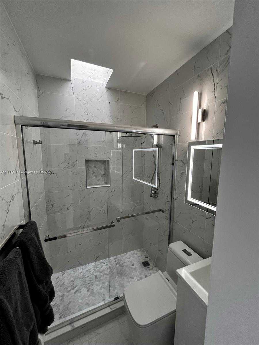 Small Image of 1455 MICHIGAN AVE #15, Miami Beach Number 4