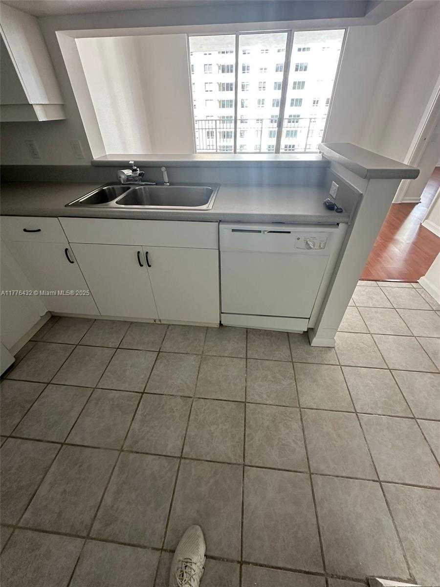 Small Image of 701 BRICKELL KEY BLVD #1808, Miami Number 7