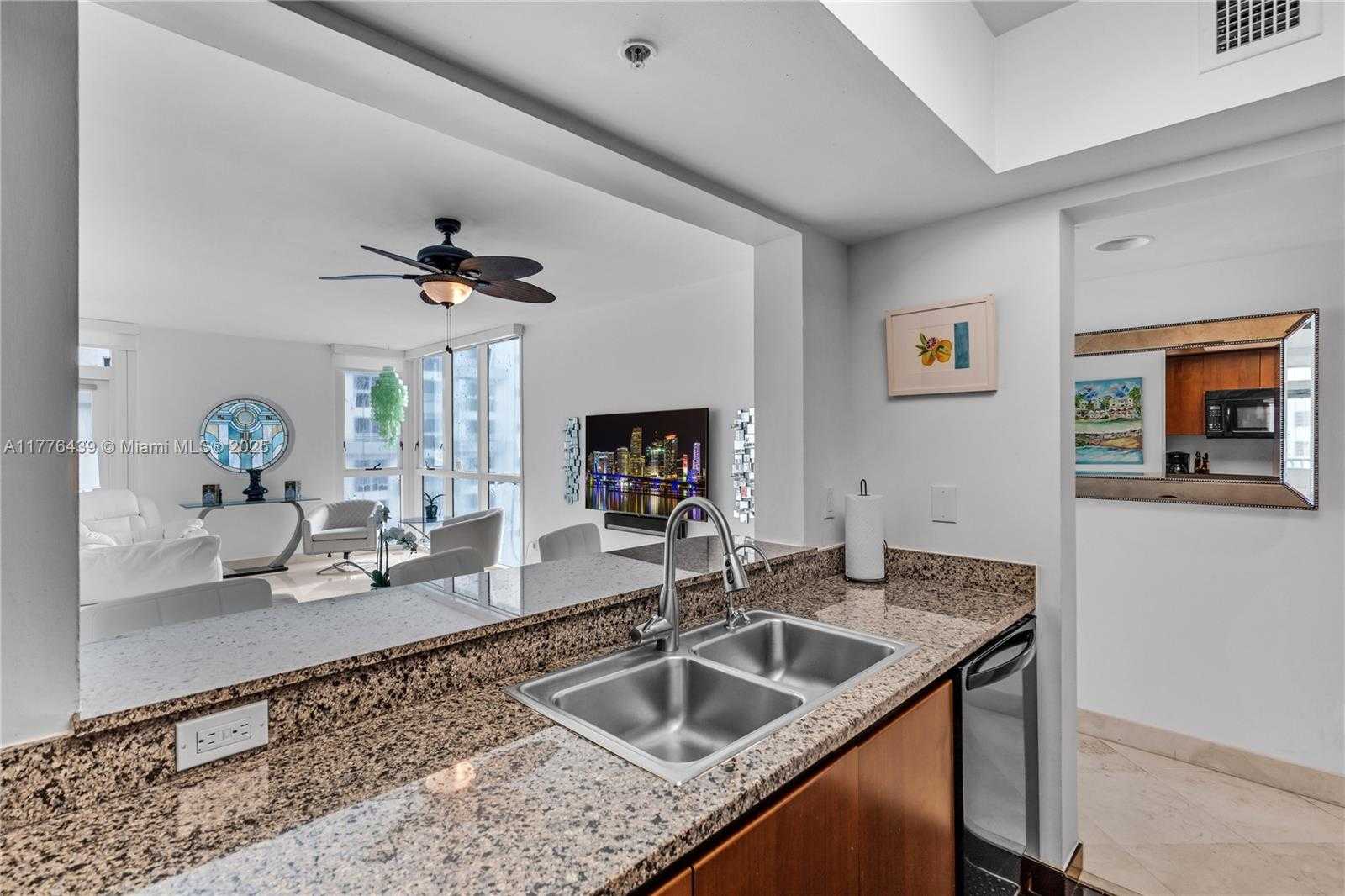 Small Image of 1500 OCEAN DR #907, Miami Beach Number 11