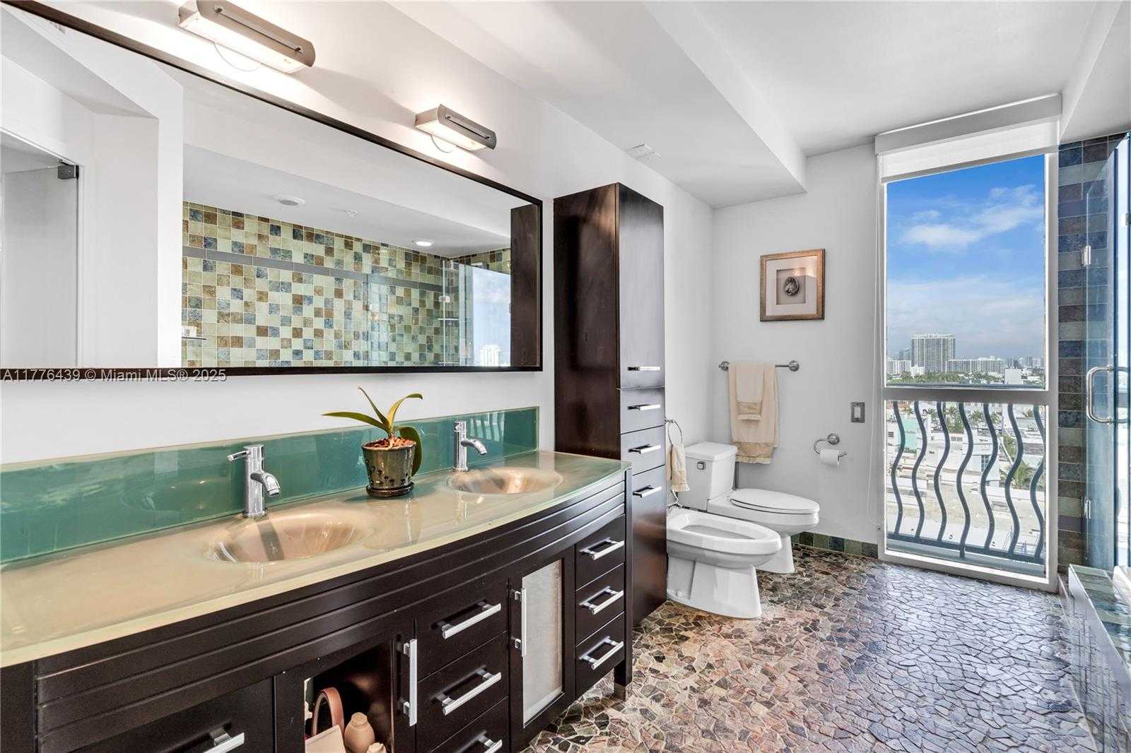 Small Image of 1500 OCEAN DR #907, Miami Beach Number 15