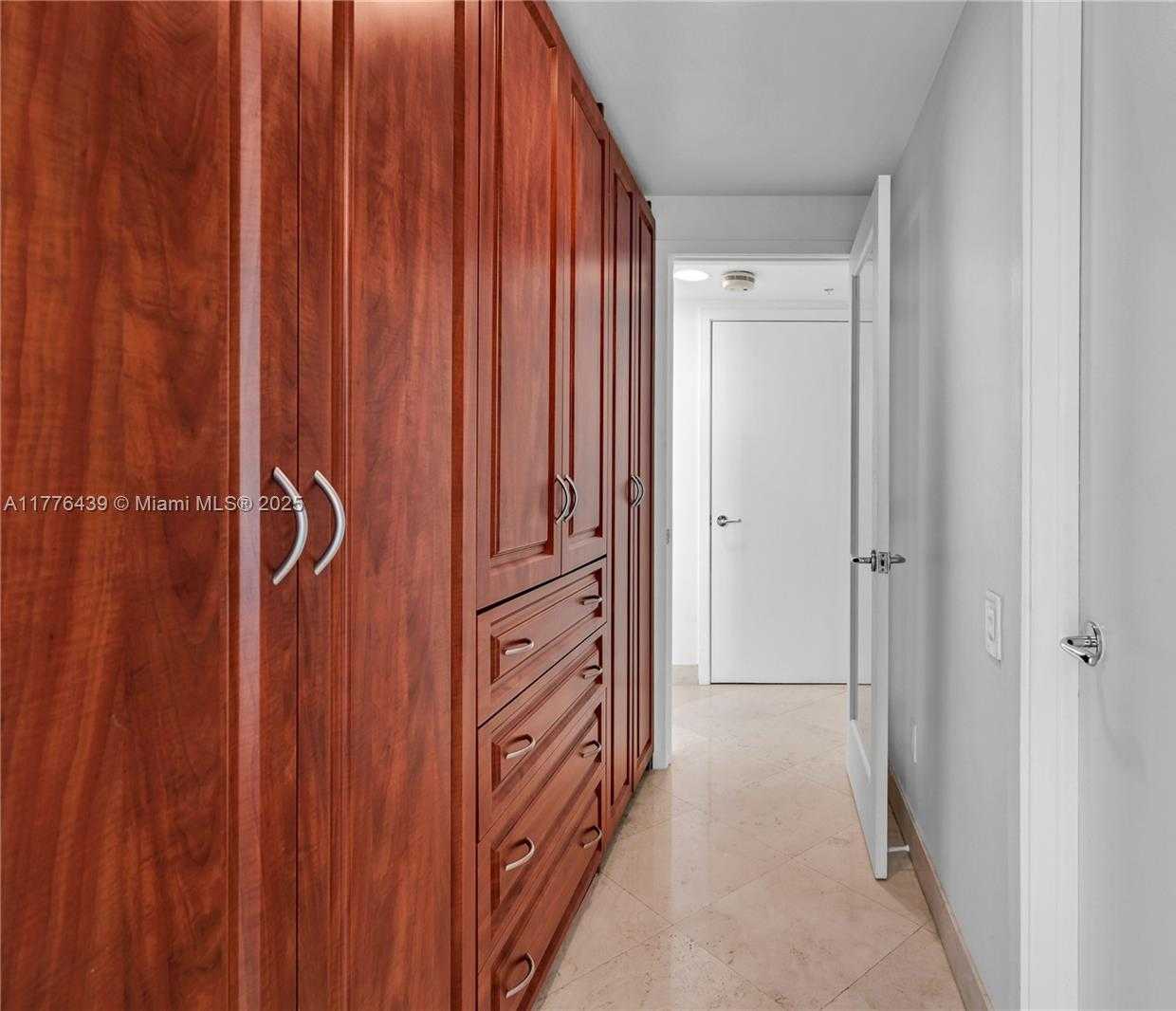 Small Image of 1500 OCEAN DR #907, Miami Beach Number 20