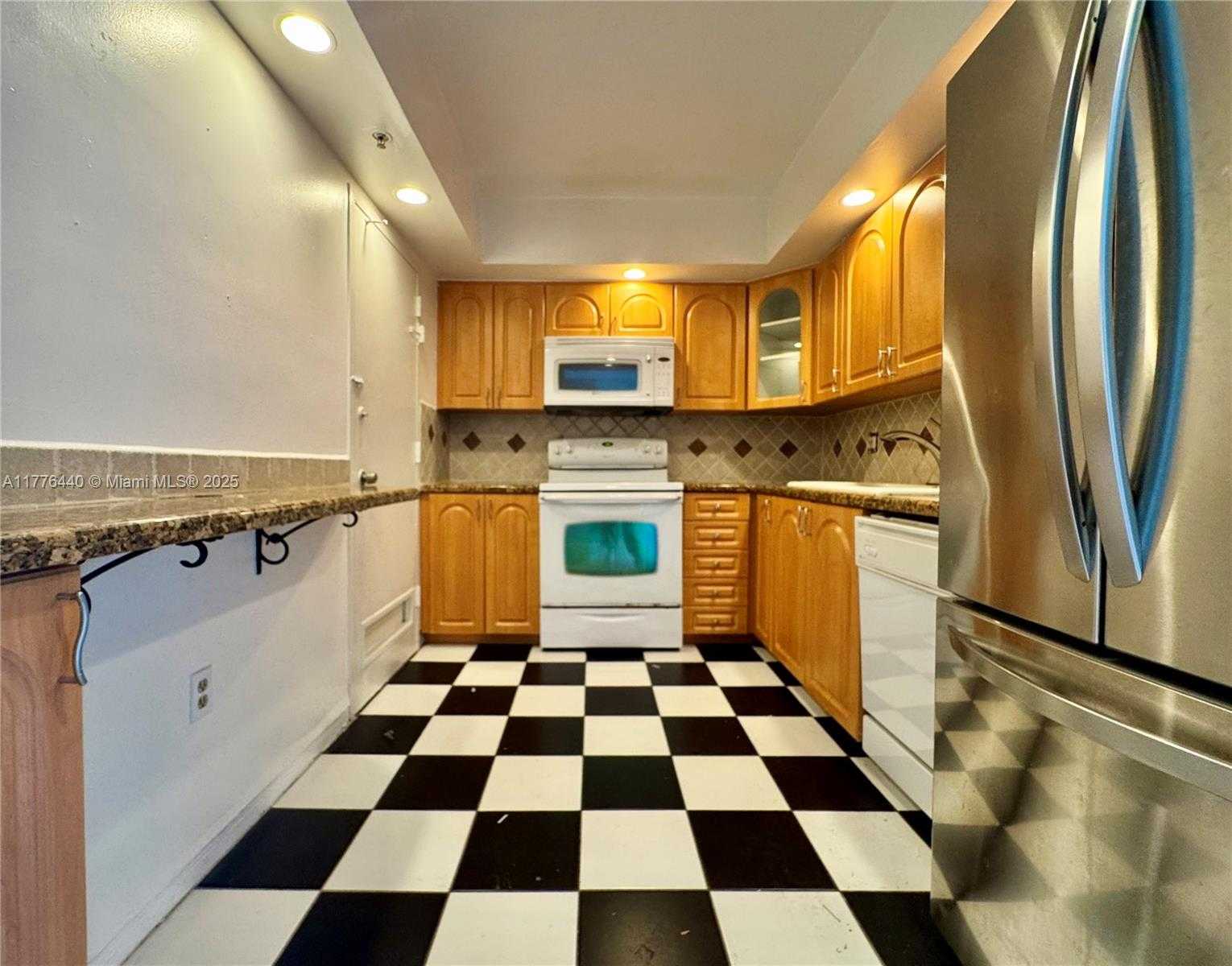 Small Image of 400 KINGS POINT DR #919, Sunny Isles Beach Number 3