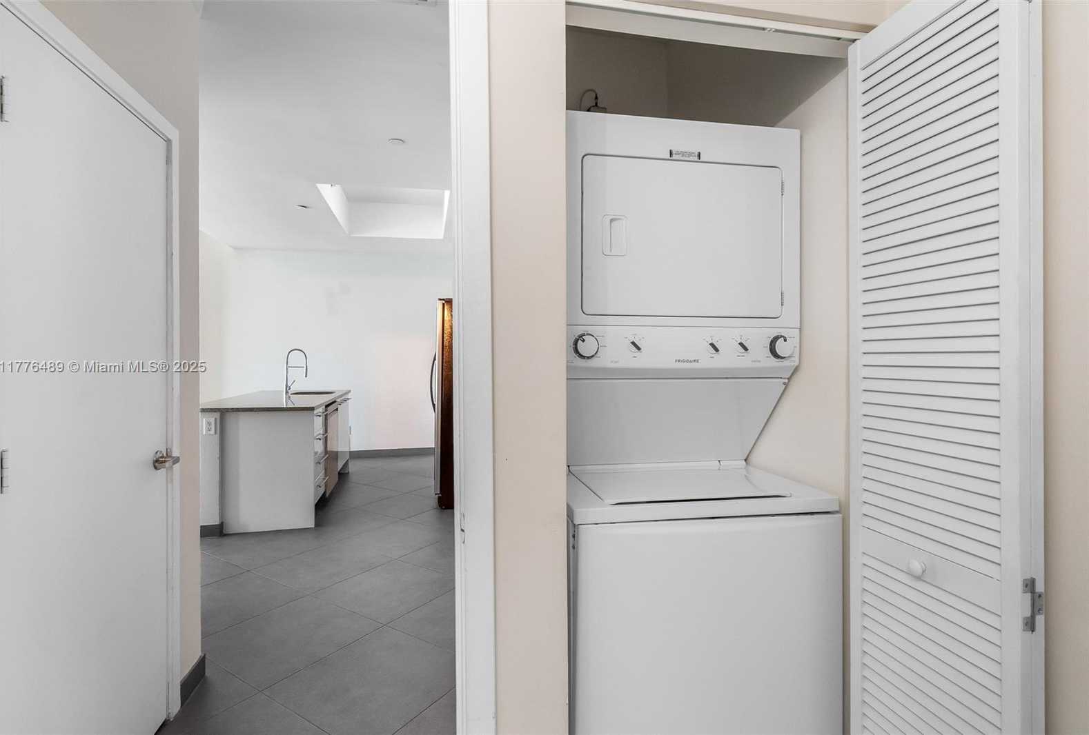 Small Image of 888 BISCAYNE BLVD #4810, Miami Number 13