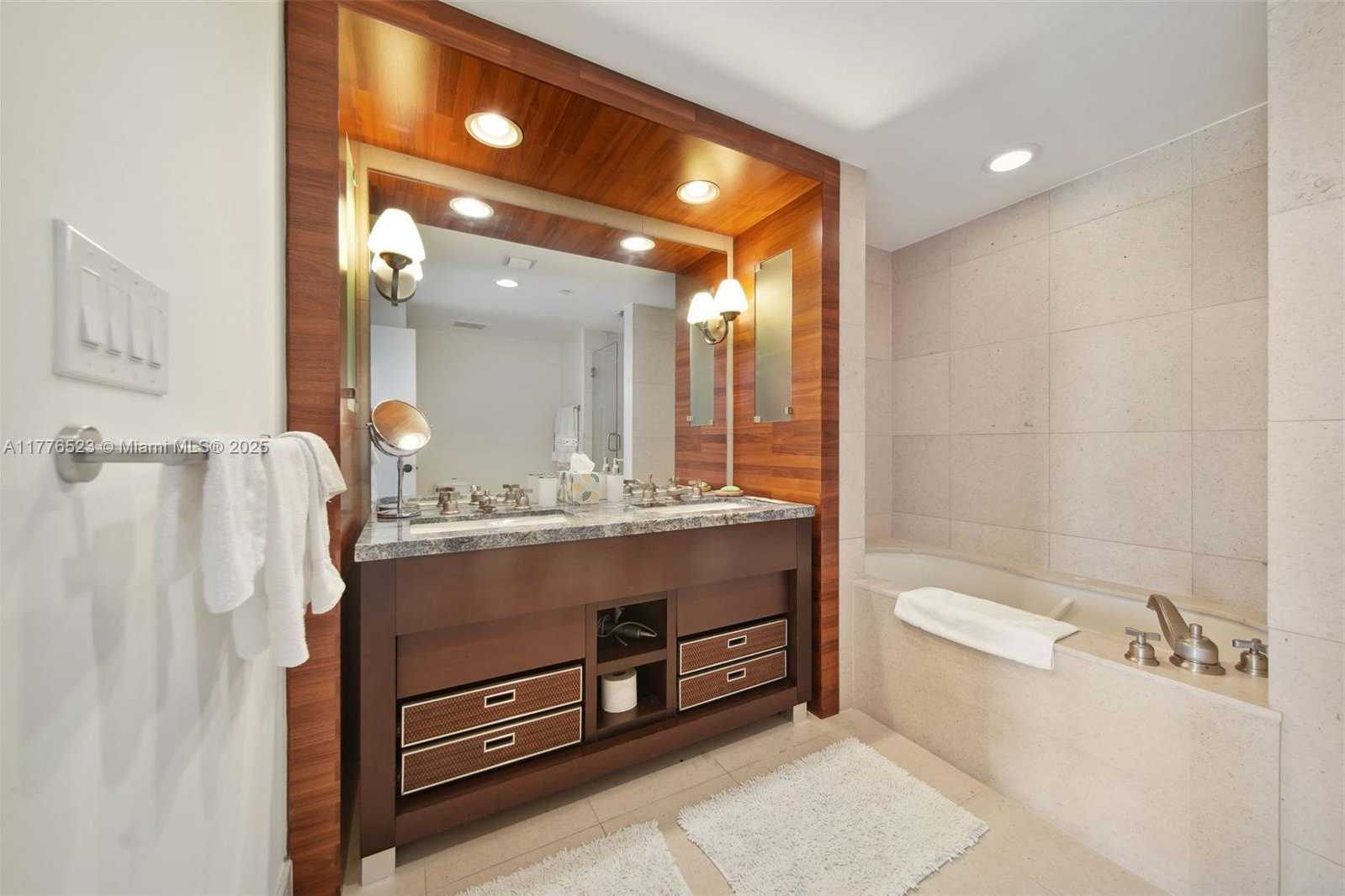 Small Image of 6799 COLLINS AVE #1201, Miami Beach Number 16