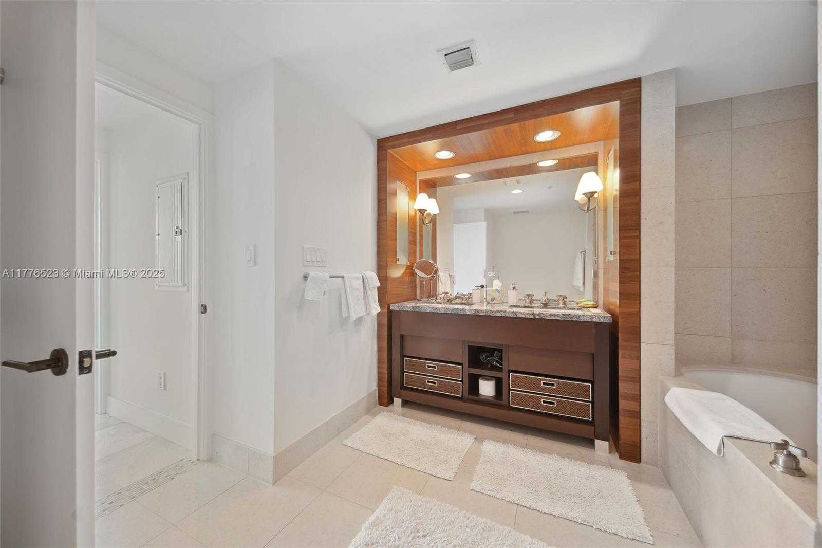Small Image of 6799 COLLINS AVE #1201, Miami Beach Number 17