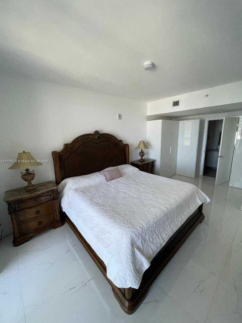 Small Image of 1010 BRICKELL AVE #2704, Miami Number 10