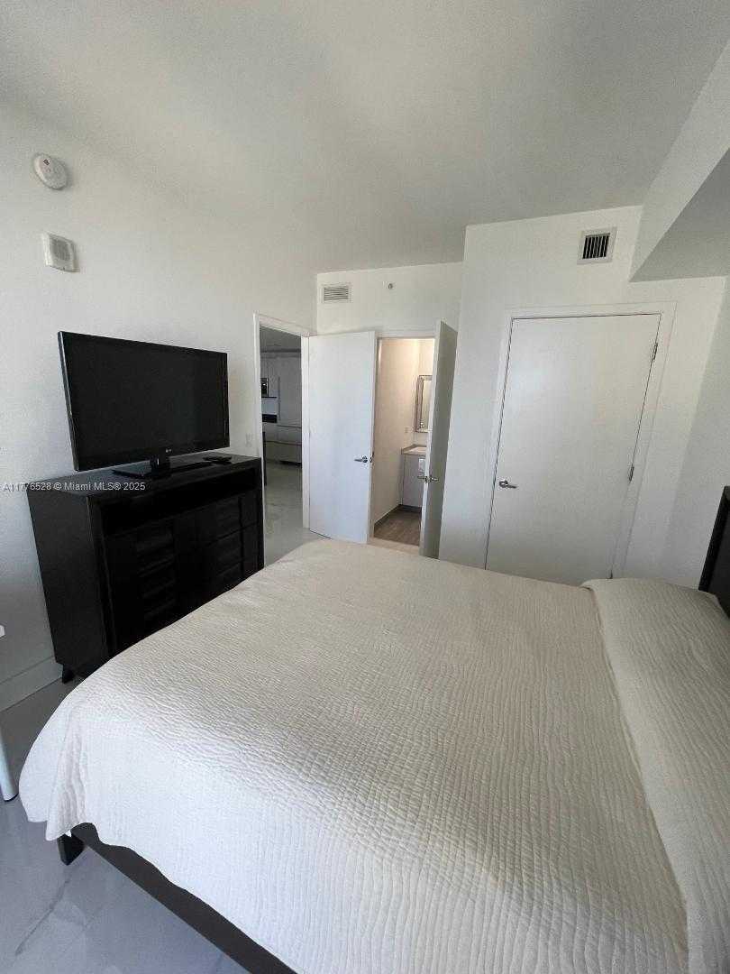 Small Image of 1010 BRICKELL AVE #2704, Miami Number 16