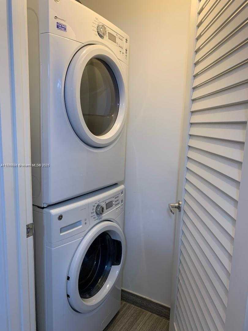 Small Image of 1010 BRICKELL AVE #2704, Miami Number 22