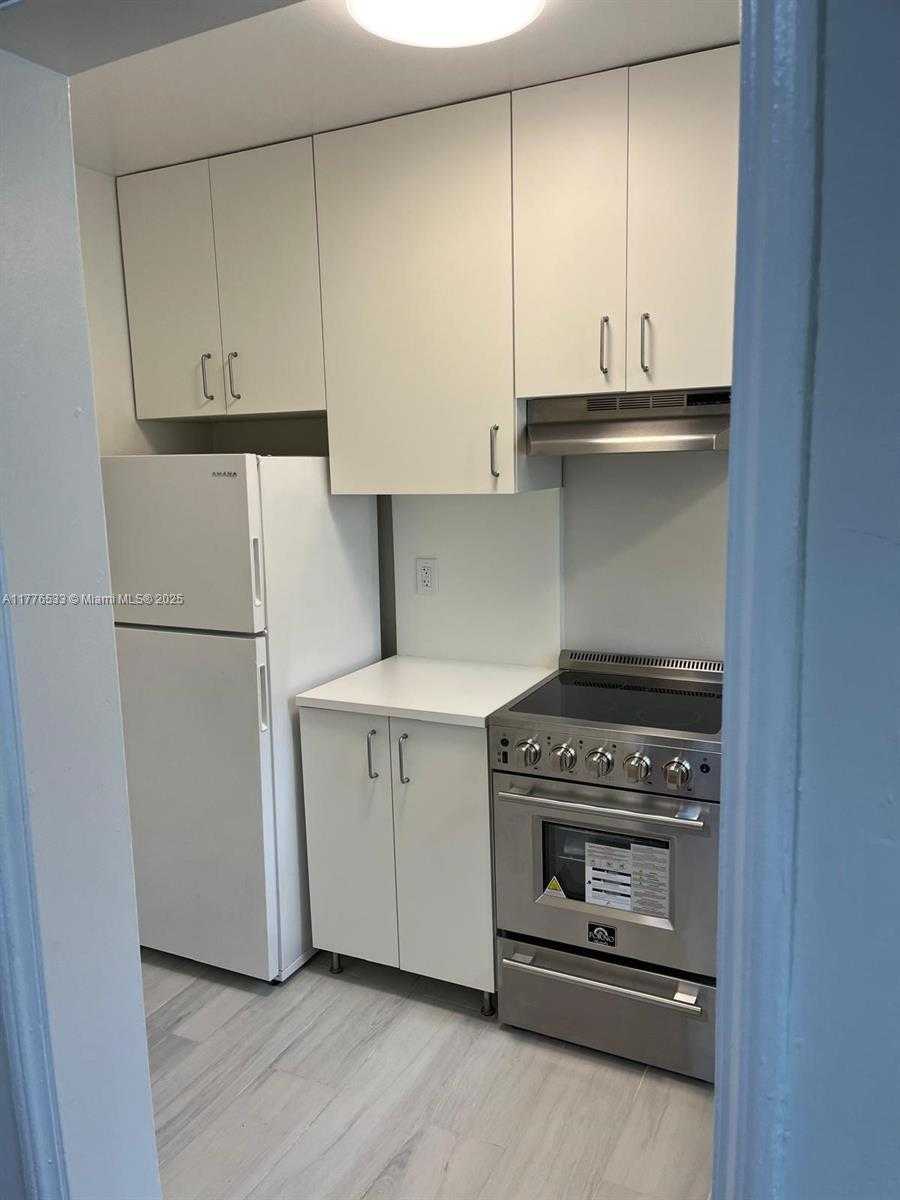 Small Image of 510 SANTANDER AVE #2, Coral Gables Number 8