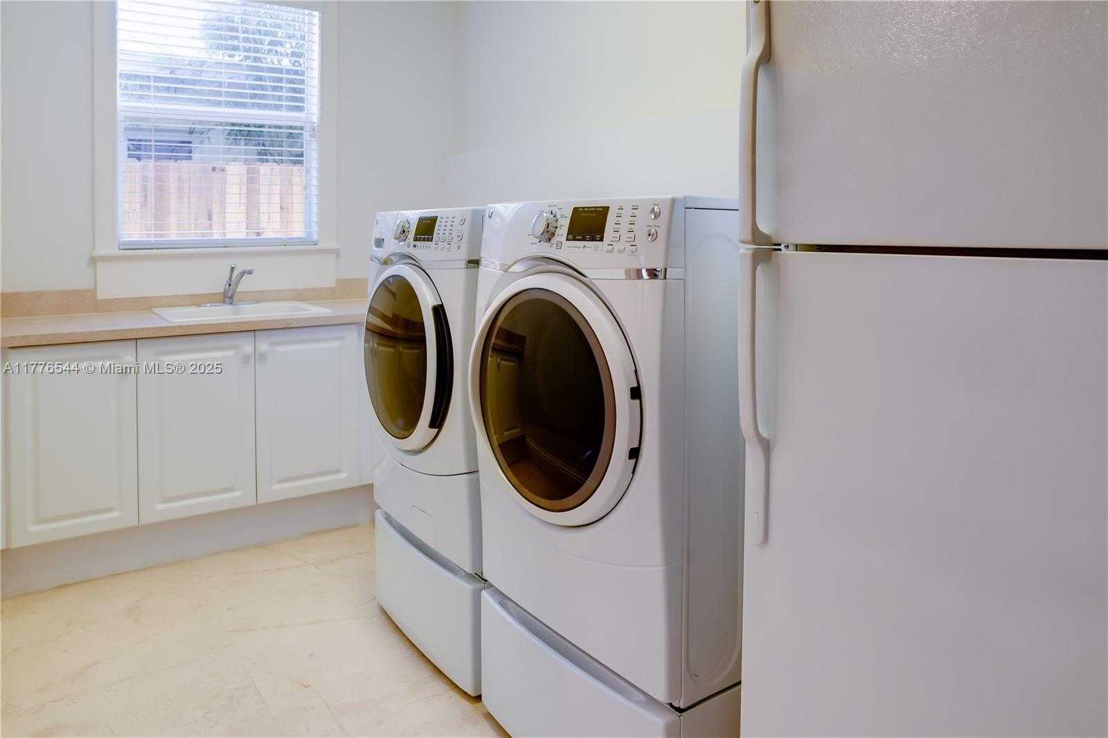 Small Image of 2515 SWANSON AVE #2515, Miami Number 18
