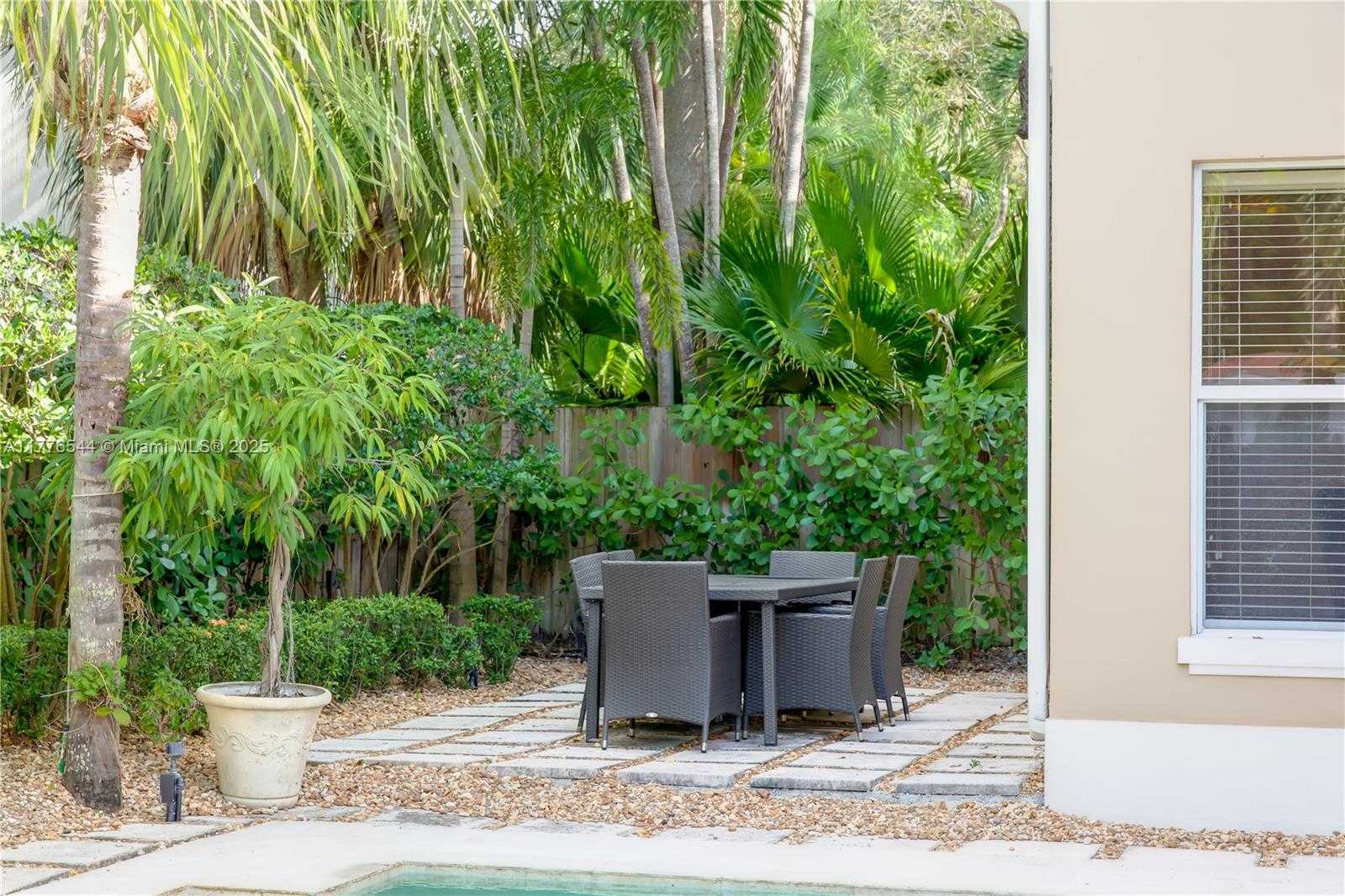 Small Image of 2515 SWANSON AVE #2515, Miami Number 29