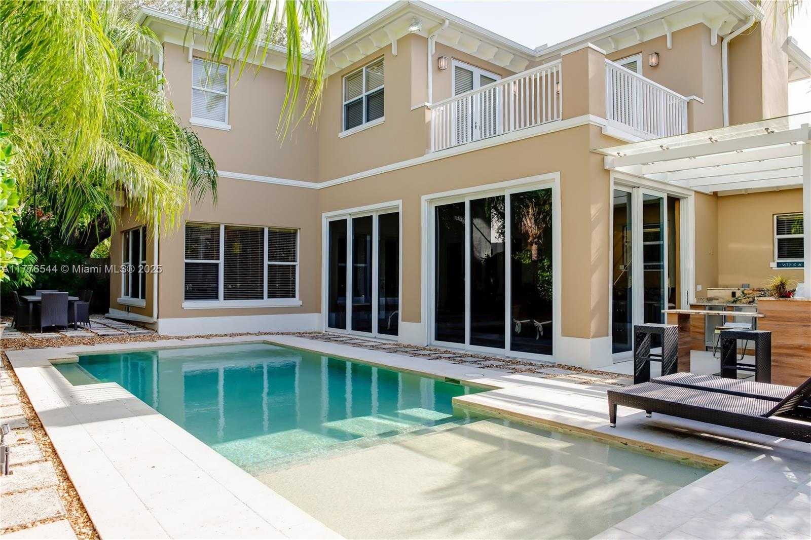 Small Image of 2515 SWANSON AVE #2515, Miami Number 30