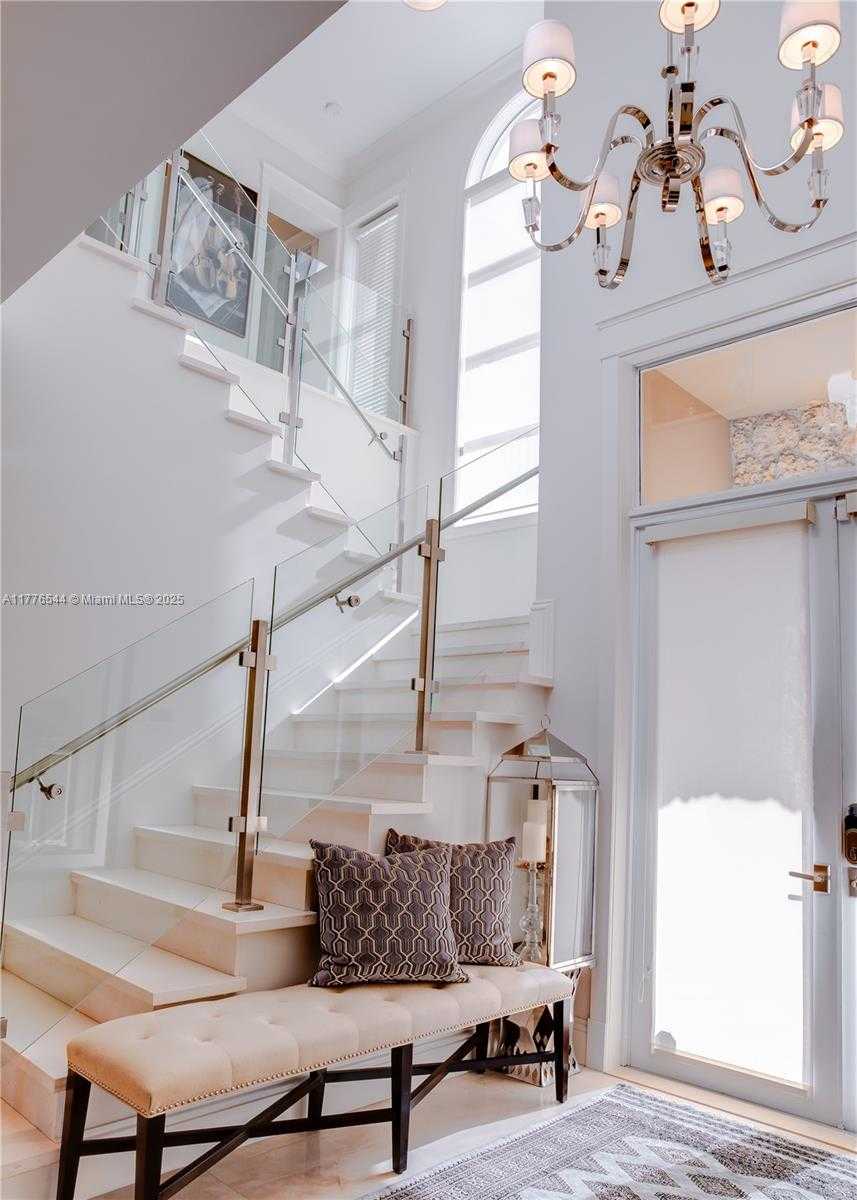 Small Image of 2515 SWANSON AVE #2515, Miami Number 33