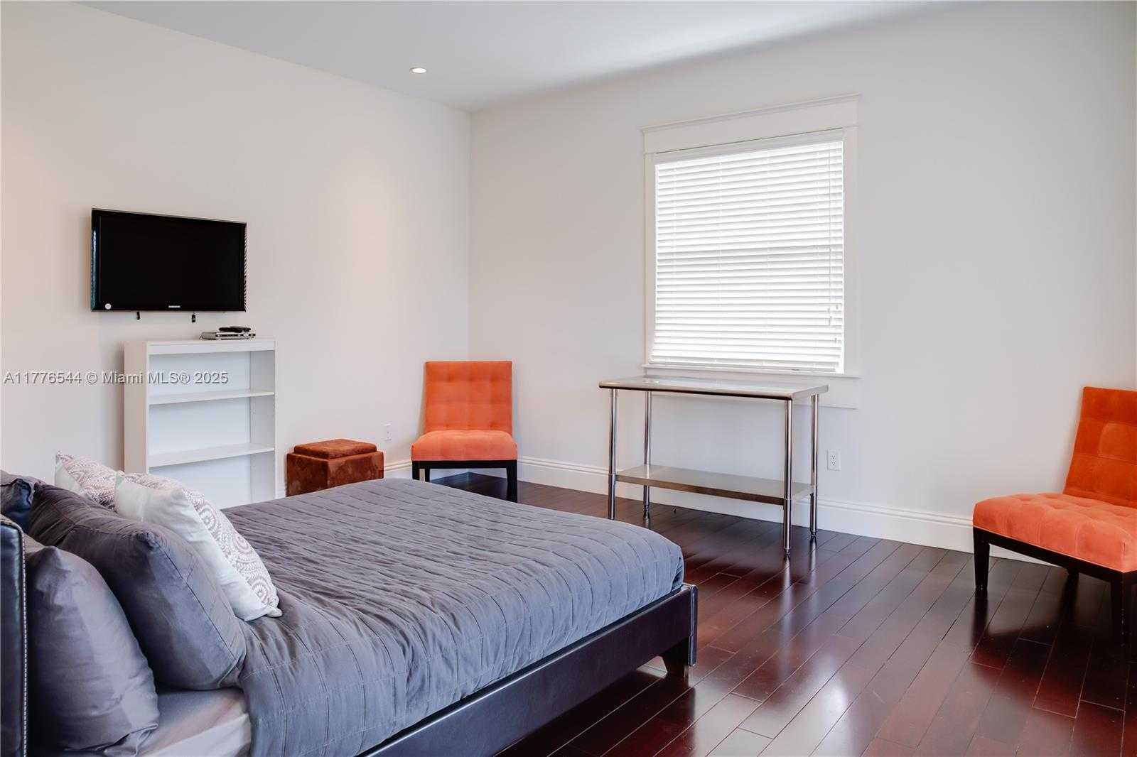 Small Image of 2515 SWANSON AVE #2515, Miami Number 37