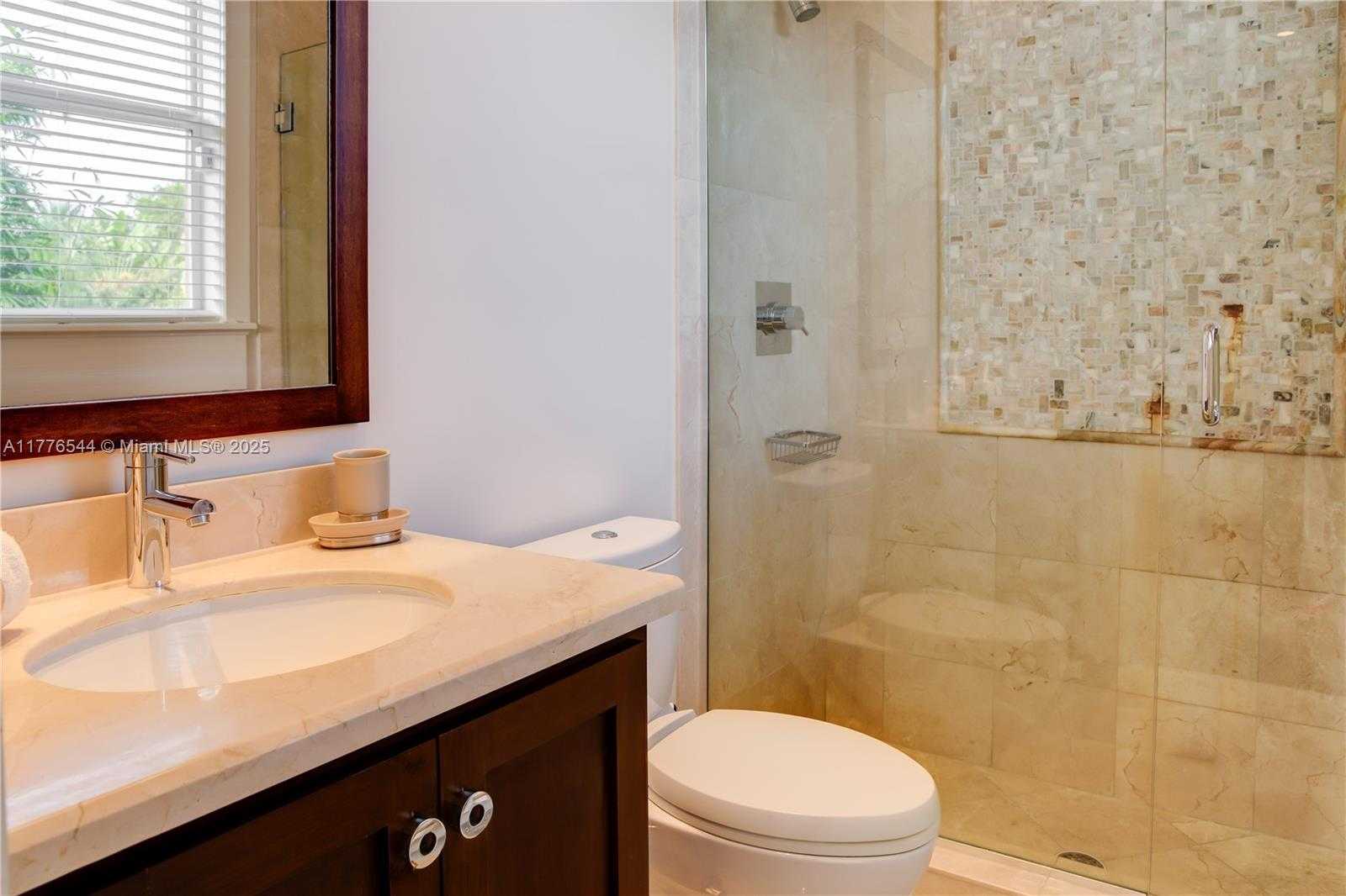 Small Image of 2515 SWANSON AVE #2515, Miami Number 39